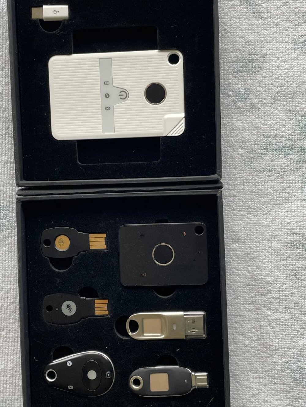 SET (7) of FIDO2 Security Keys for Passwordless Authentication